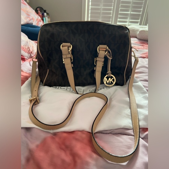 Michael Kors Authentic Brown Signature Logo Medium Grayson Bag NWOT - Picture 2 of 5